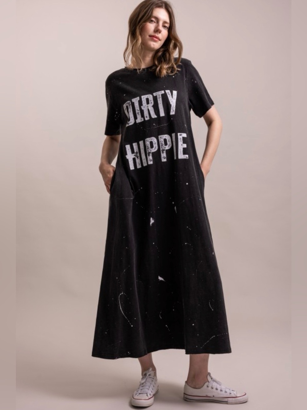 Black Short-Sleeve Graphic Maxi Dress with Pockets